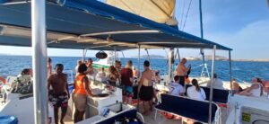 paseo en catamaran con chill out cabo verde